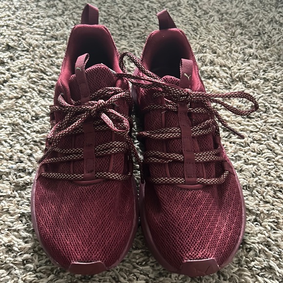 Puma tennis shoes - Picture 1 of 4
